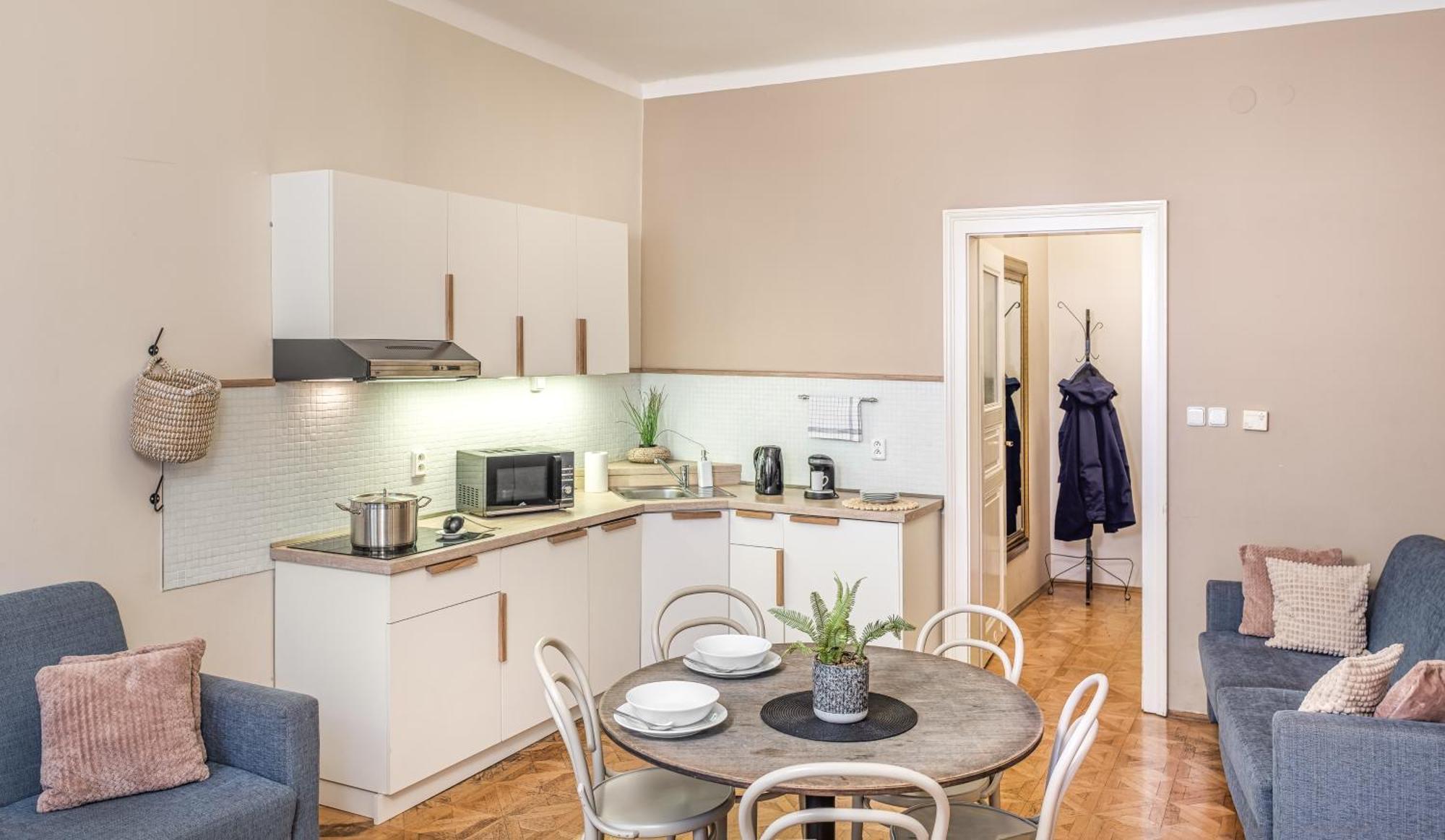 6 Continents Apartments By Adrez Прага Екстериор снимка